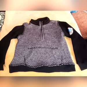 Boys size 6, pullover long sleeve shirt